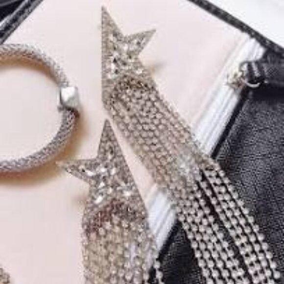 PARK LANEJEWELRY MAVERICK EARRINGS NWT 4 1/2" hand-set Crystals reg. retail $140 - Picture 2 of 3